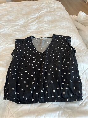 cloth & stone Black V-Neck White Dot Cap Sleeve Blouse
